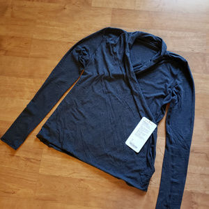 Lululemon Radiant LS heather black size 6.